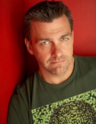 Рэй Стивенсон