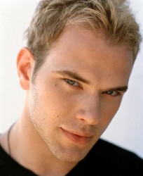 Келлан Латс