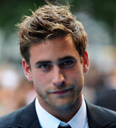 Оливер Джексон-Коэн